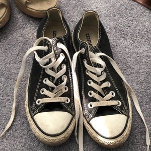 Low top black converse